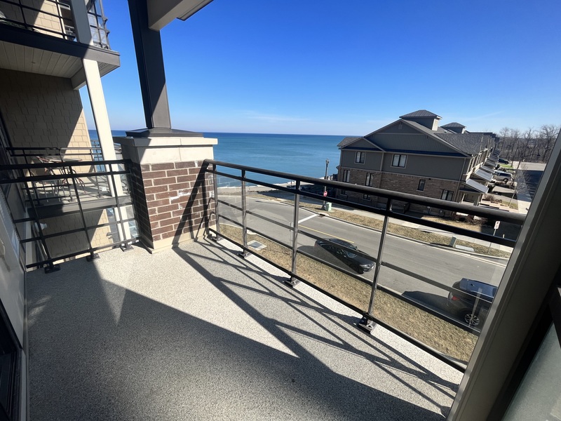 #306-10 Esplanade Ln